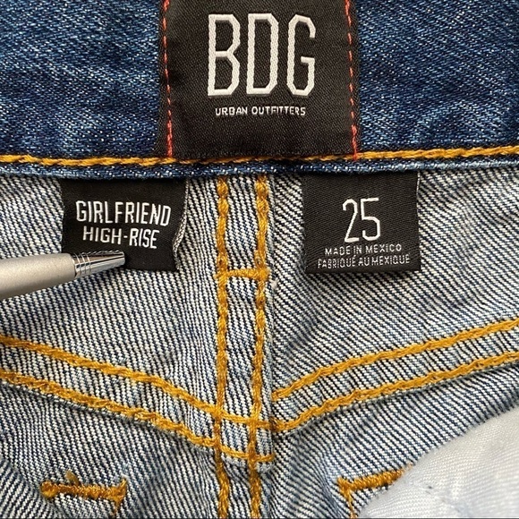BDG Girlfriend High Rise Raw Hem Shorts 25 - Picture 4 of 6